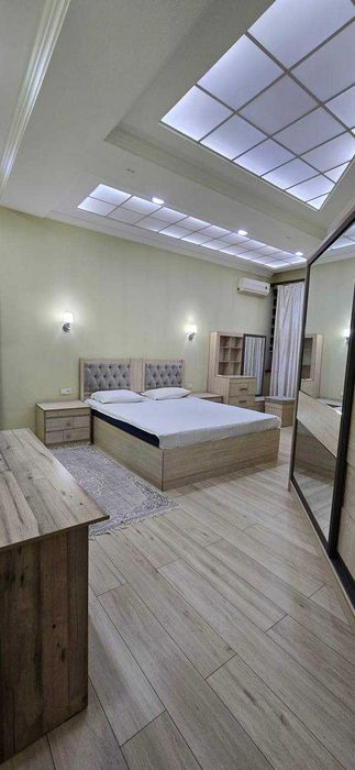 Oybek metro 5 daqiqa 4 xonalik 120kv kvartira topshiriladi SROCHNO