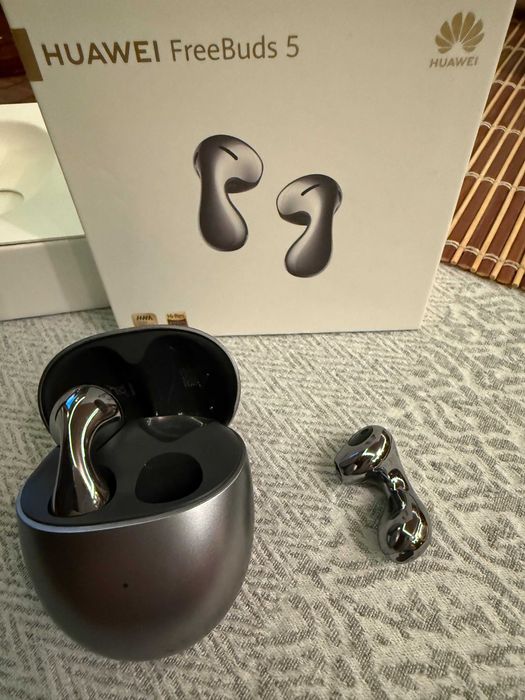Huawei FreeBuds 5 – Стил, звук и удобство в едно!