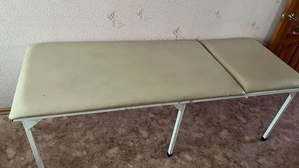Продам кушетку б/у