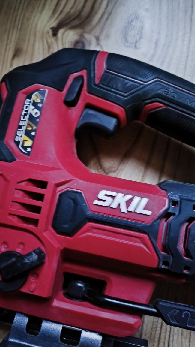 Aкумулаторният прободен трион Skil