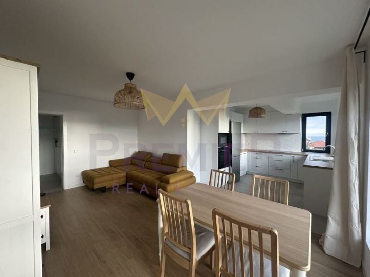 Дава се под наем Тристаен апартамент в Варна, Галата - 89 кв.м за 606.9 € - Снимка #1