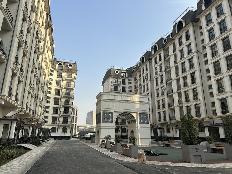 Yakkasaroy qushbegi Lafayette 78kv 2-3 xonale kivartera sotiladi