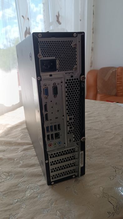 Vând unitate PC Lenovo ThinkCentre M83