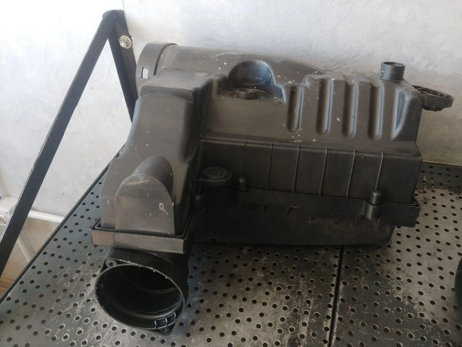 carcasa filtru aer 2.0 tfsi  skoda octavia 2  audi a3 passat cc 1k0129607ag  1k0129601cg