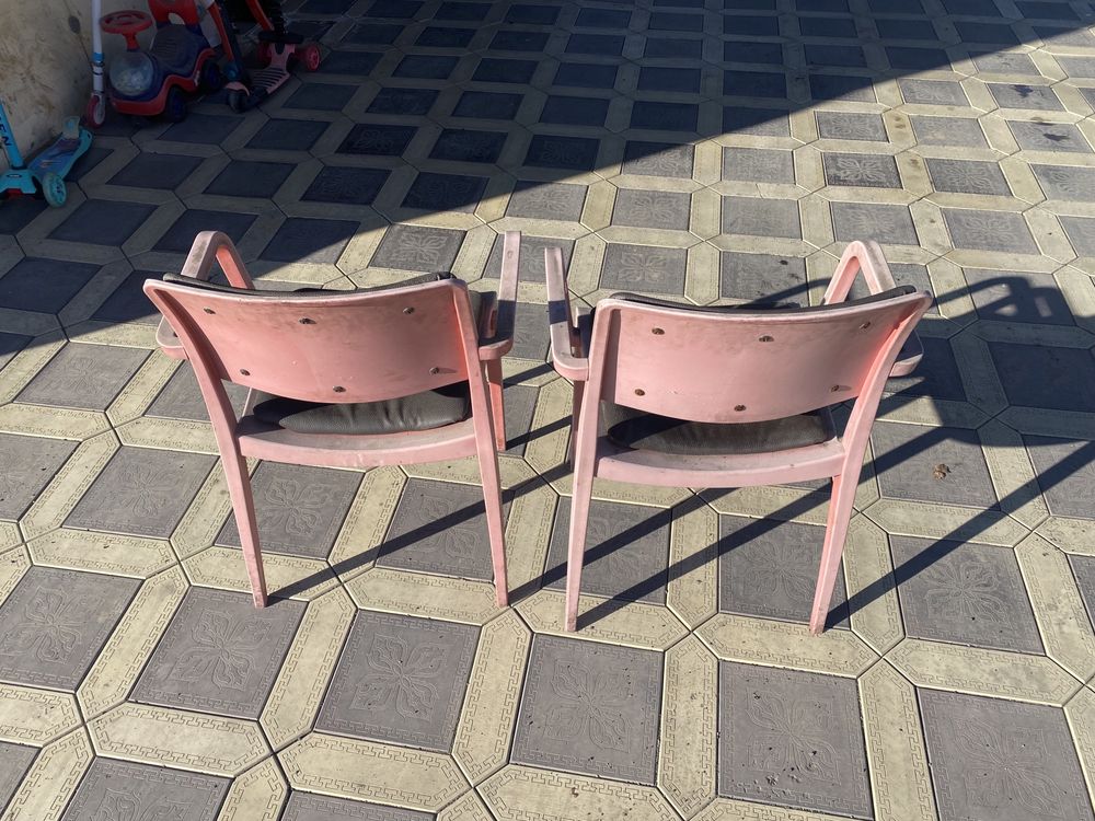 Продам уличные стулья