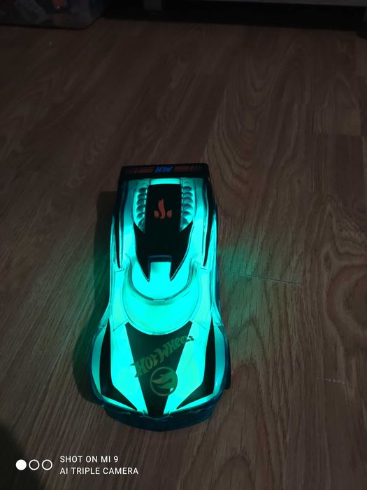 Mașinuță hot wheels spark racers