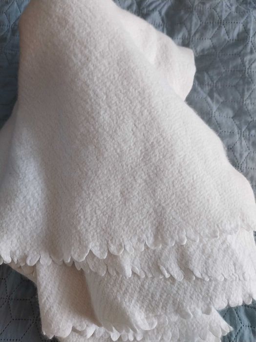 Вълнено бяло одеало