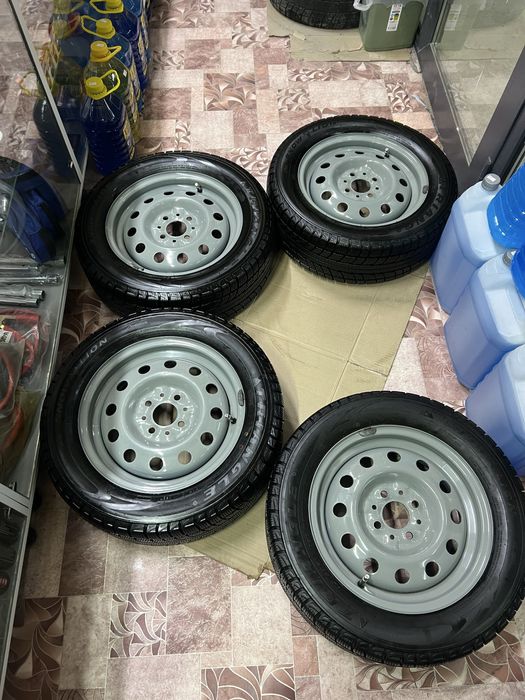 Продам диски и зимние баллоны в сборе Приора ваз