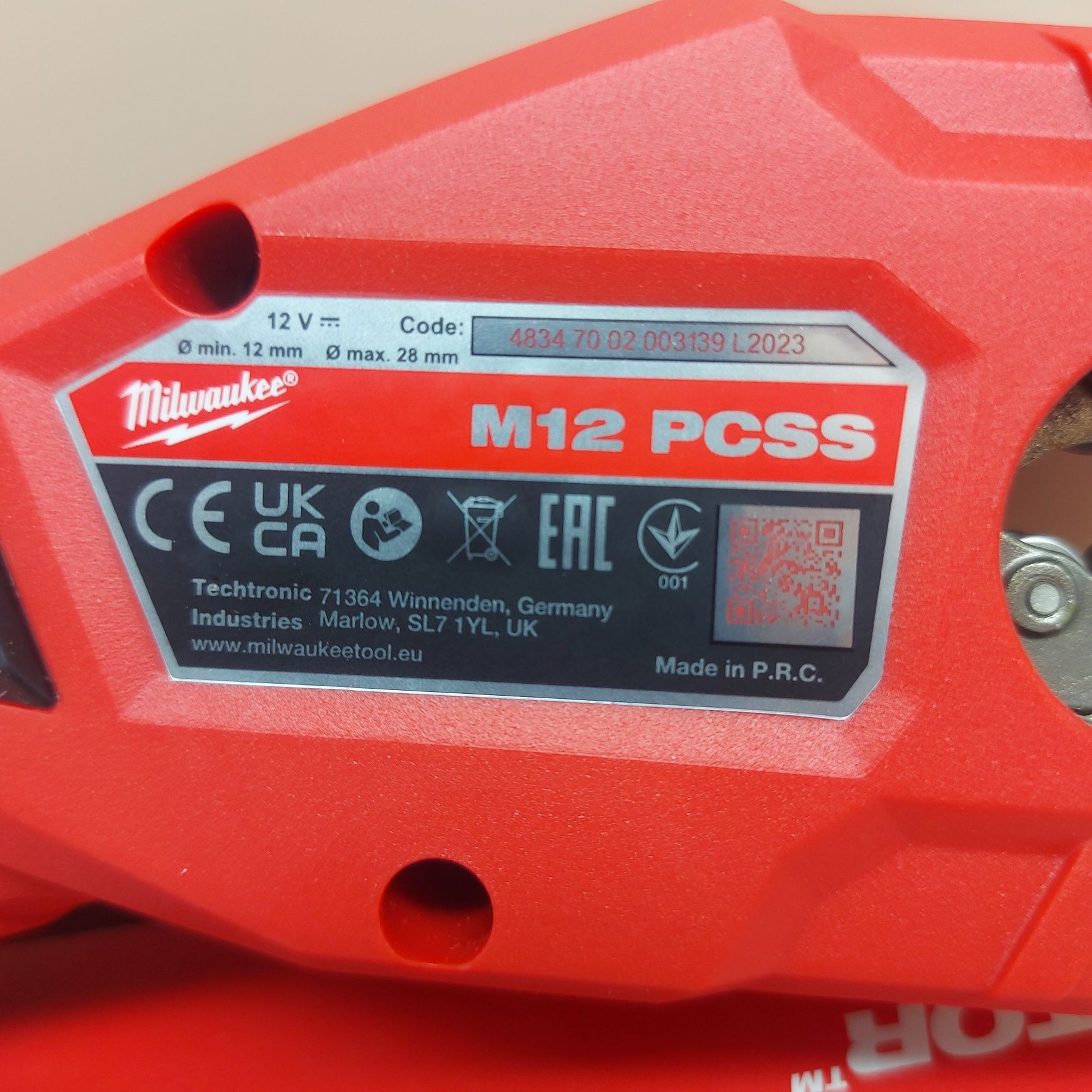 Milwaukee M12PCSS  акумулаторна резачка за тръби от неръждаема стомана