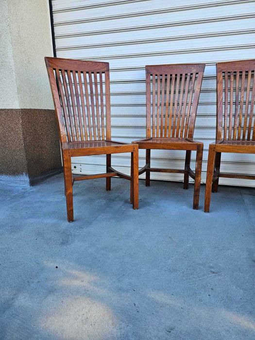 Витрина за стена в стил Чипъндейл