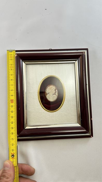 Frumoasa camee sculptata in scoica inramata veche vintage de colectie