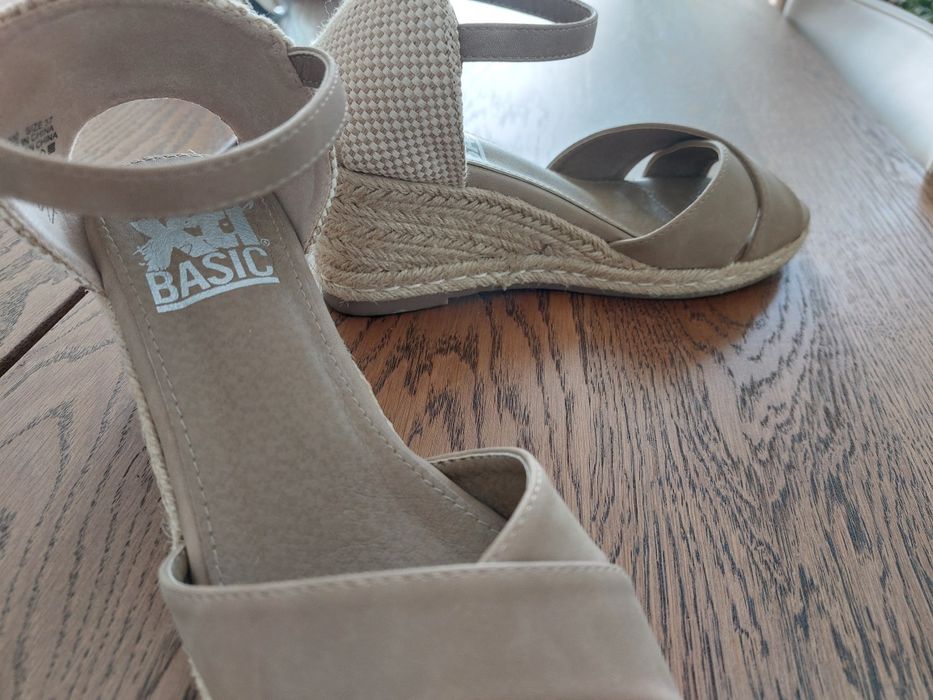 Сандали Xti  и златисти сандали