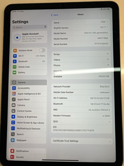 iPad Air 5 10.9" (2022) 5th Gen Cellular 256gb , 83% bat Space Gray