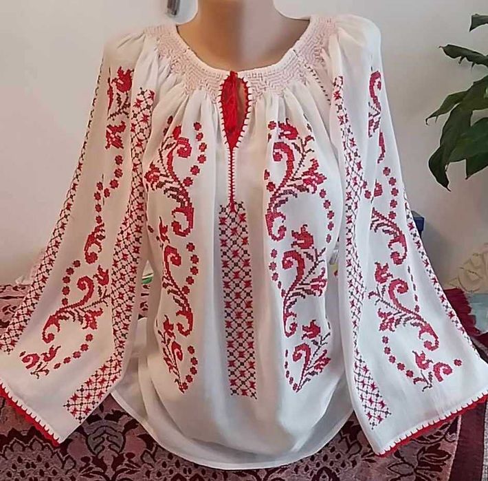 Ie traditionala cusuta manual cu marase pe panza topita din bumbac