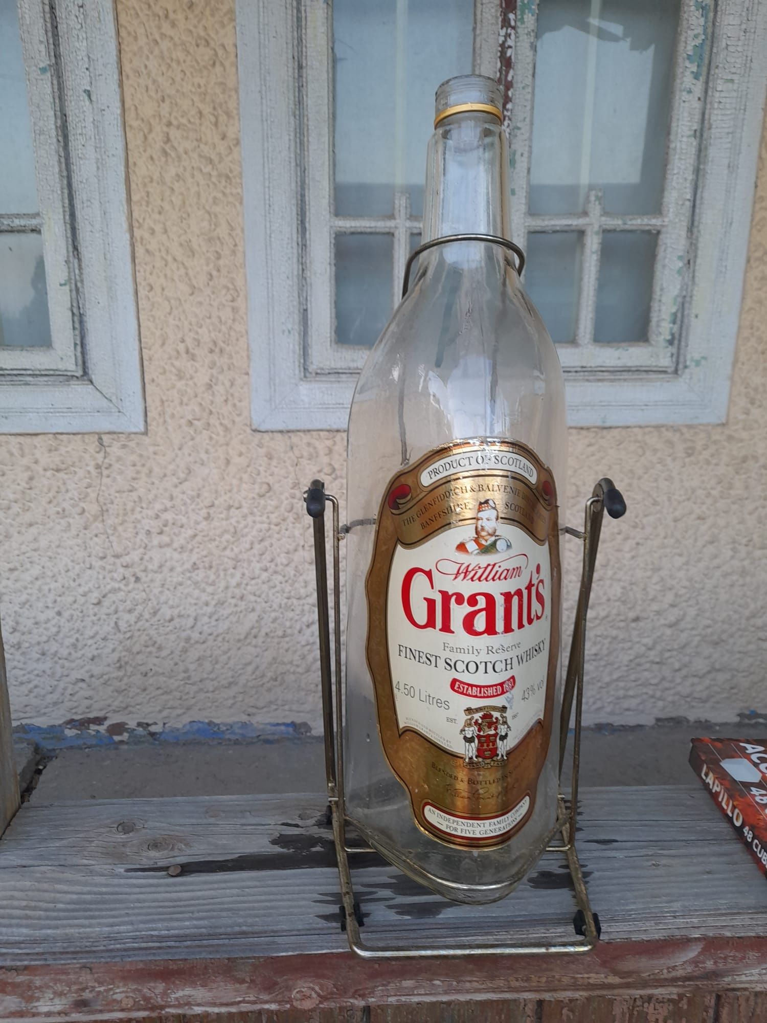 Sticlã cu suport de vânzare