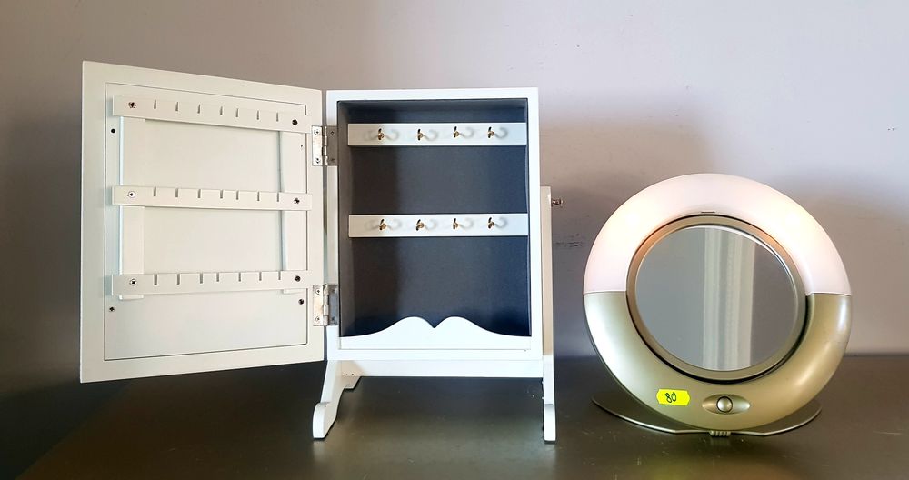 Cutie veche din lemn pentru bijuterii