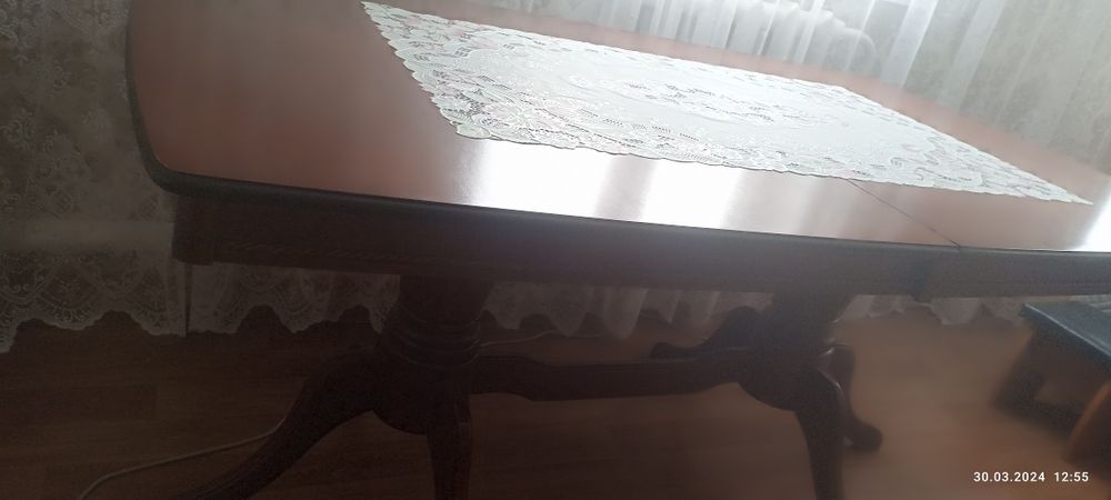 Стол для гостиной