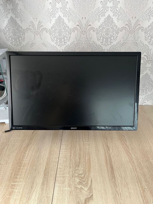 Продам игровой монитор 10-15 годов 144гц