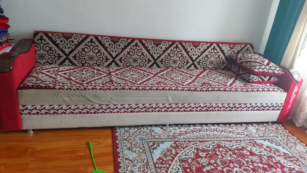 Продам диван длинный