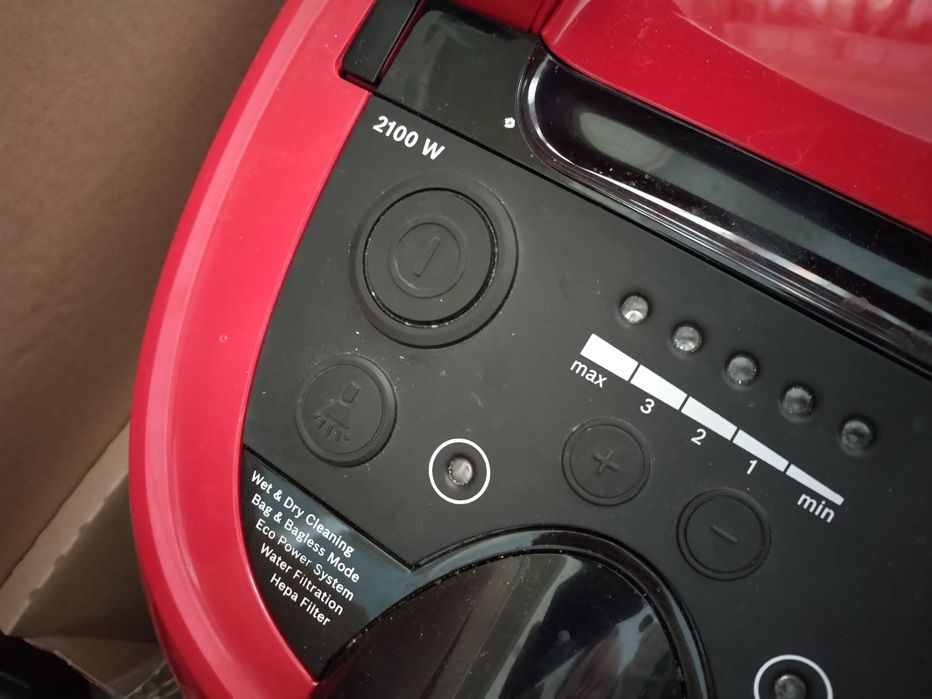 Vind aspirator Bosch cu spalare