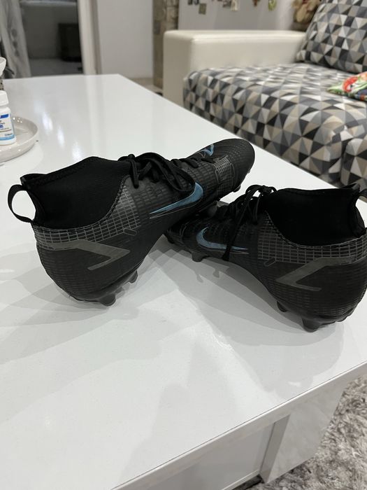 Продавам бутонки predatory на Nike