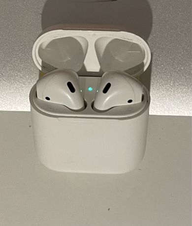 Vand Apple Airpods 2, probleme microfon