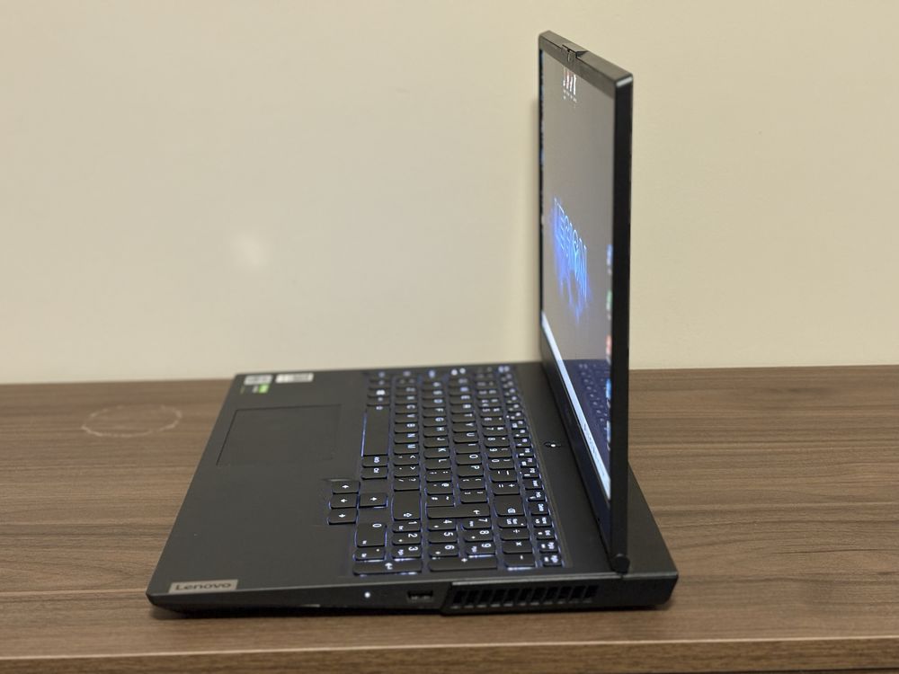 Геймърски лаптоп Lenovo Legion 5