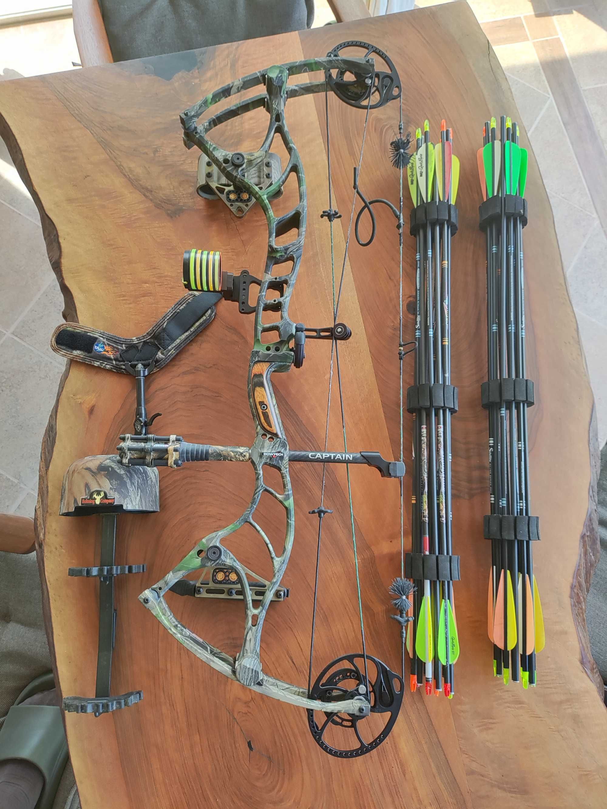 Композитен лък за спорт и лов  Bowtech