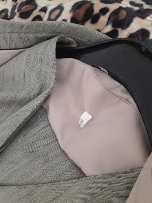 Vand costum barbatesc marimea 58 culoare verzui spre grii