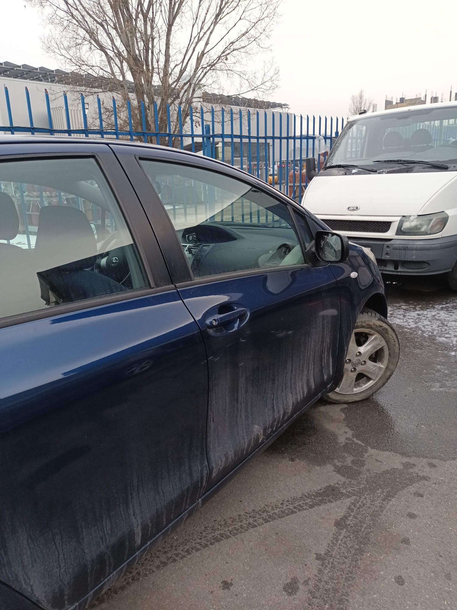 Продавам дясно огледало за Тойота Ярис 2007 г
