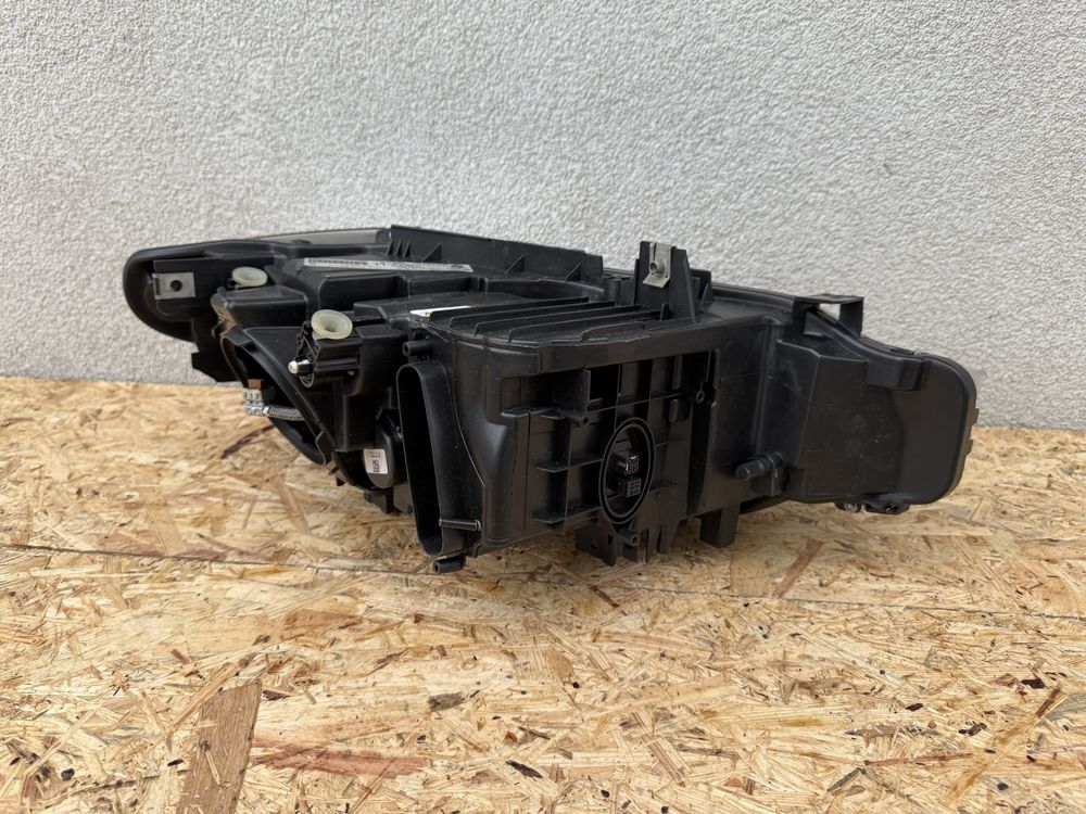 Far stanga BMW Seria3 F30 F31 Xenon Original Europa