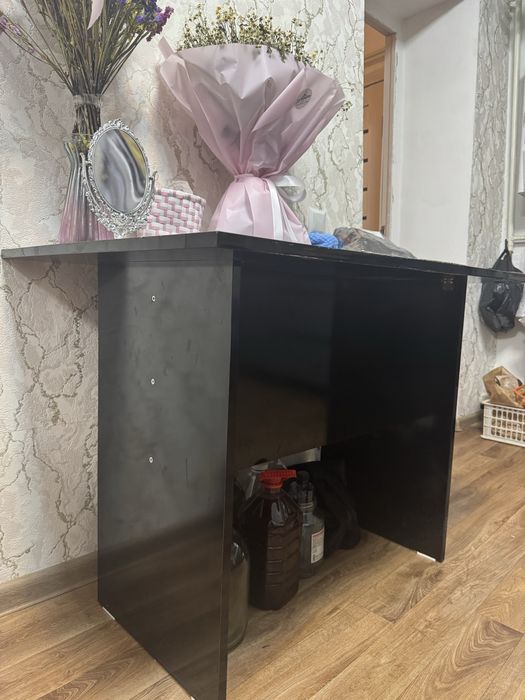 Продам кухонный стол черный