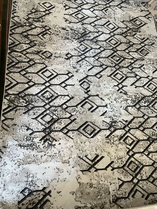 Gilam sotiladi    Hi- tech