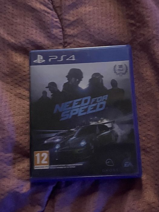 Продавам 8 дискети за плейстешен 4 преди 4 месеца ги взех още са нови.