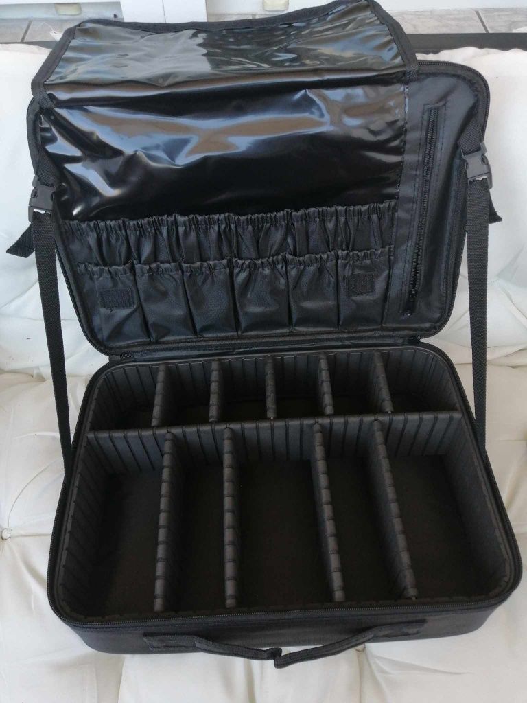 Страхотен стабилен куфар за козметика лакове и грим
