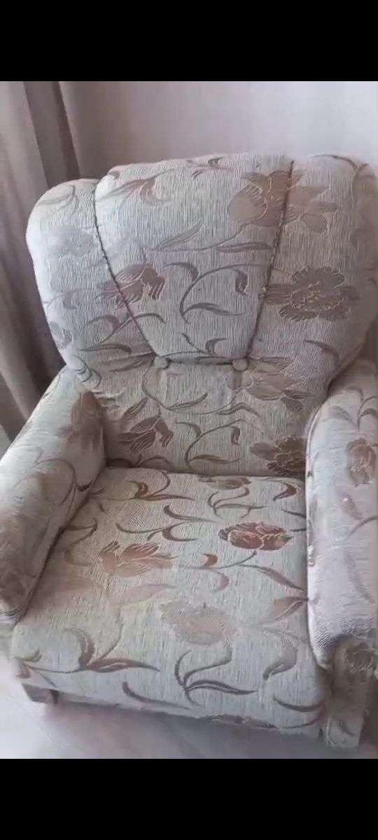 Отдам даром диван