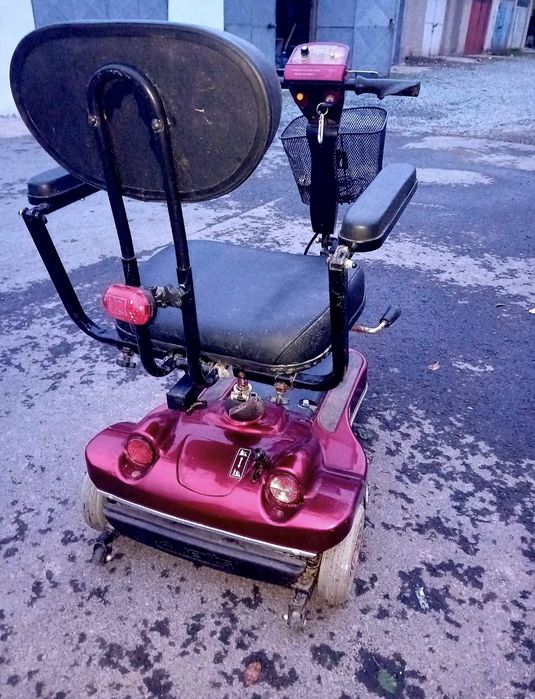 Scuter Carut electric pentru persoane cu dizabilități handicap