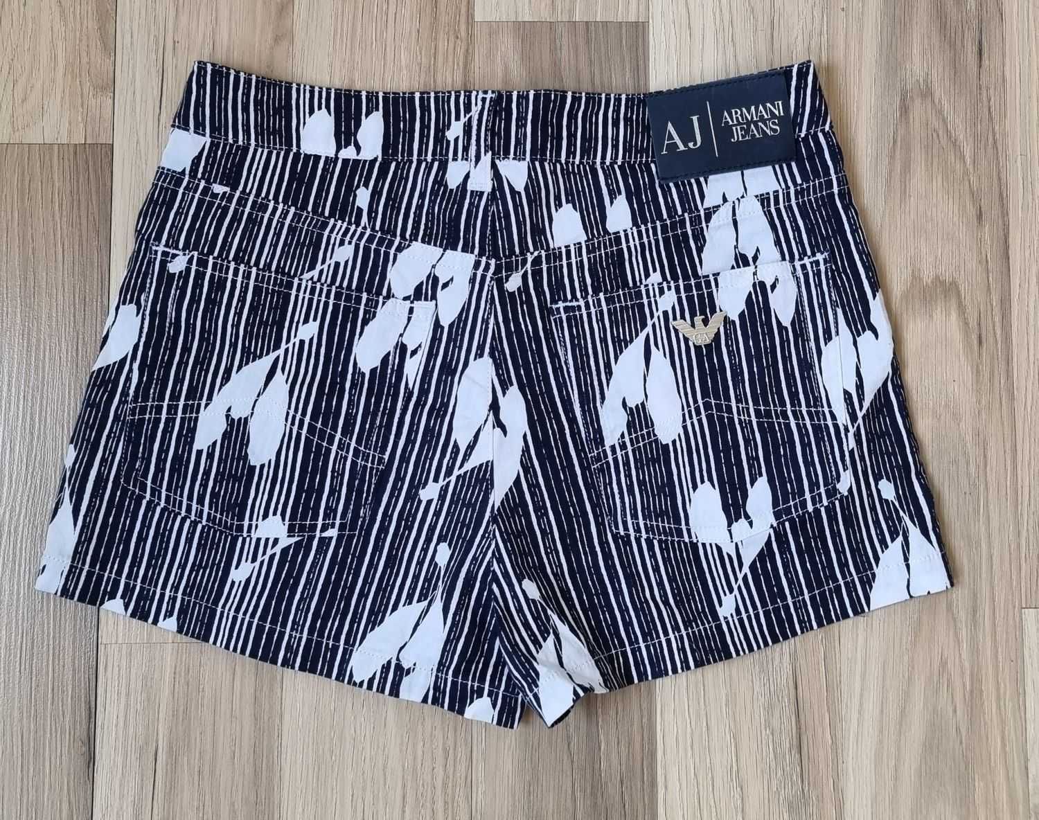 Дамски къси панталони Armani Jeans - 26