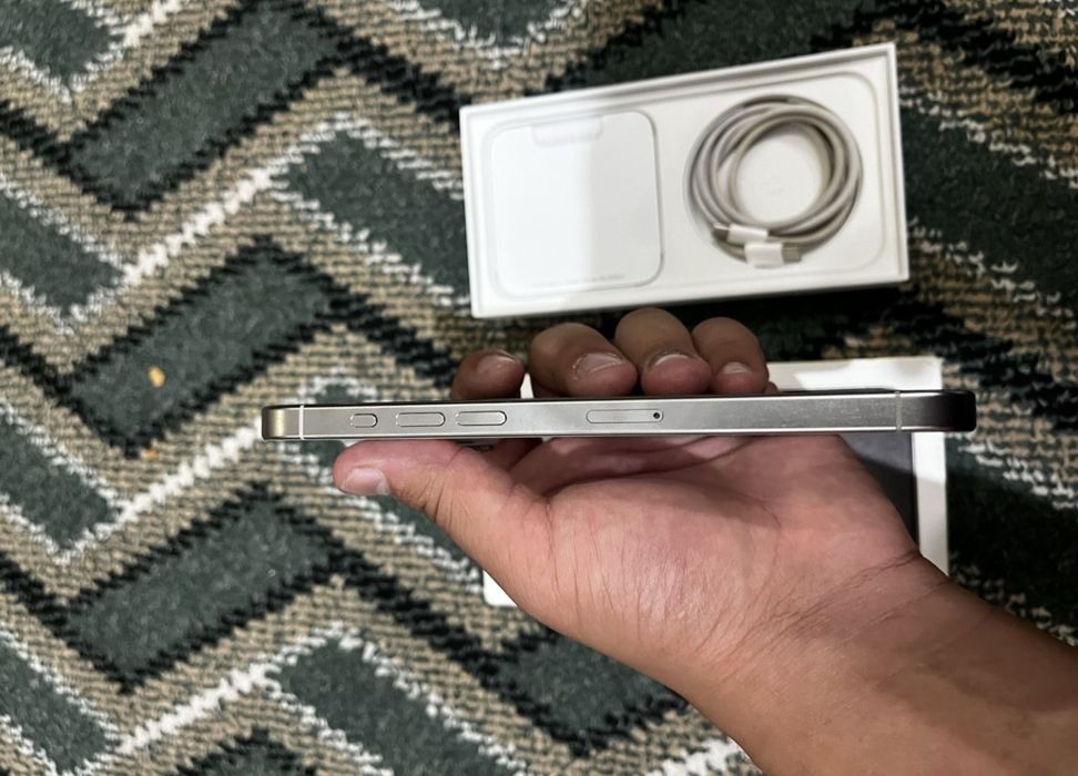 Srochnooo iPhone 15 Pro Max Oq rang 512tali Full korobka dokument