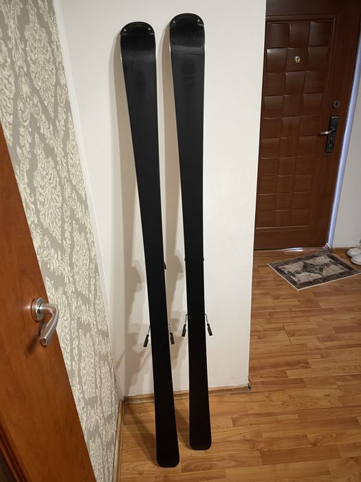 Schiuri 175 cm atomic  skiuri