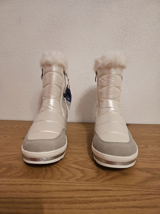 Vând Ghete damă Caprice Pearl Comb,mărimea 37-noi în cutie!