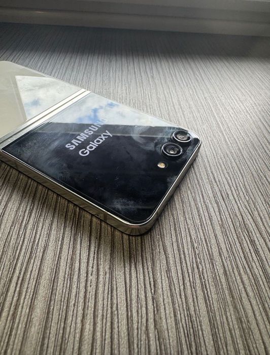 Samsung galaxy z flip 5