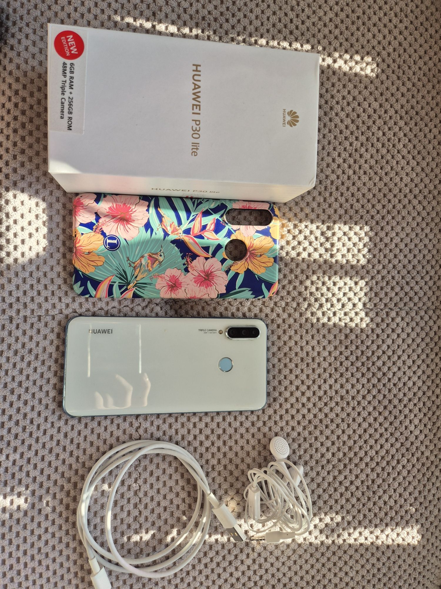 Телефон Huawei P30 Lite