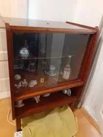 Vitrina masa pt tv veche ani 75