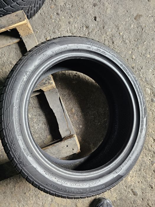 2 anvelope iarna 225 45 18 Hankook