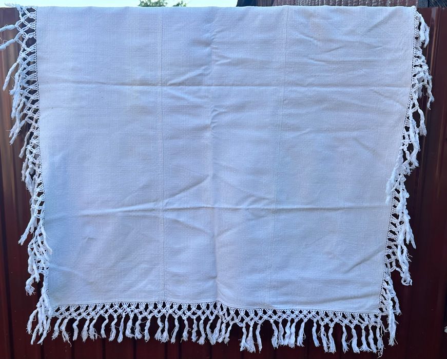 Față de masă albă țesută cu lâniță, nouă, nefolosită ,130 cm/100 cm