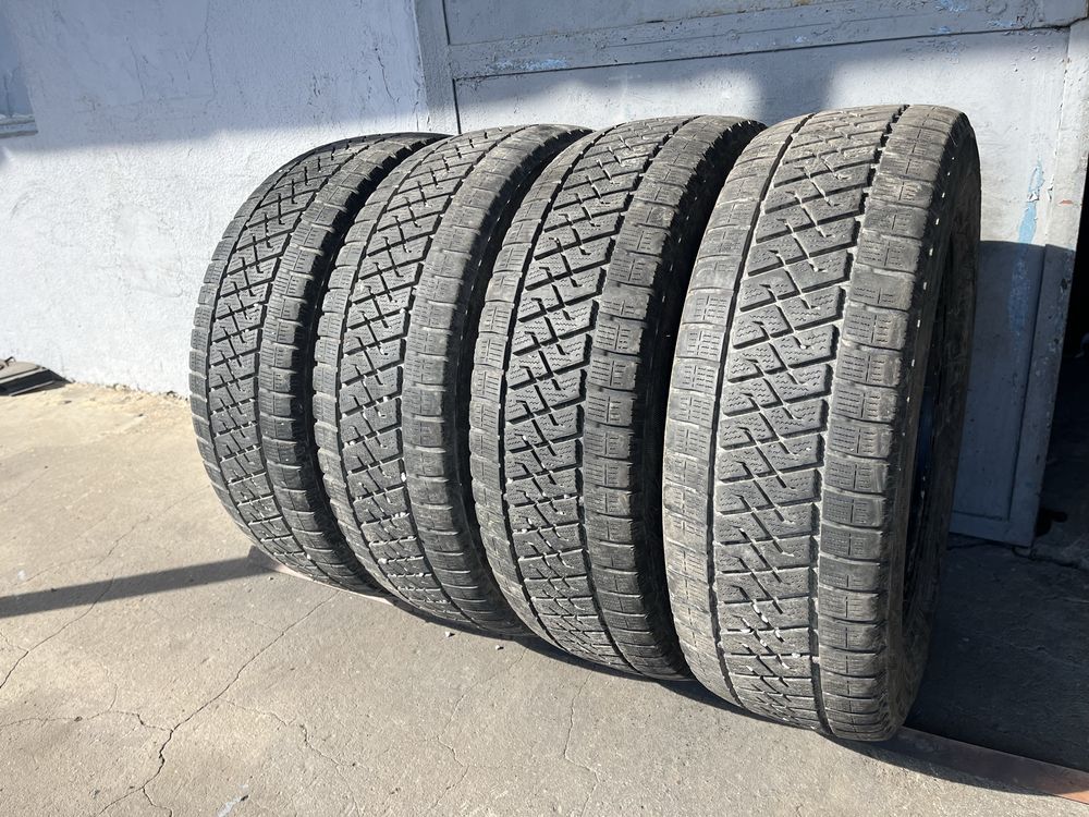 4 бр. гуми за бус 215/65/16C Lassa  DOT 4923 5,5-6 mm