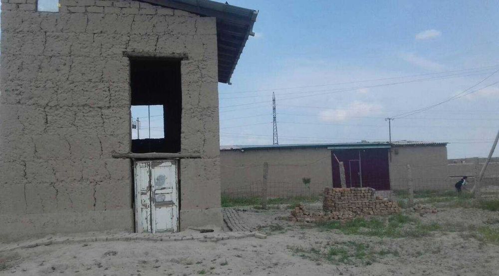 Самарканд шахрида  2 хонали   2 кават майдон 600 м²  ховли сотилади.