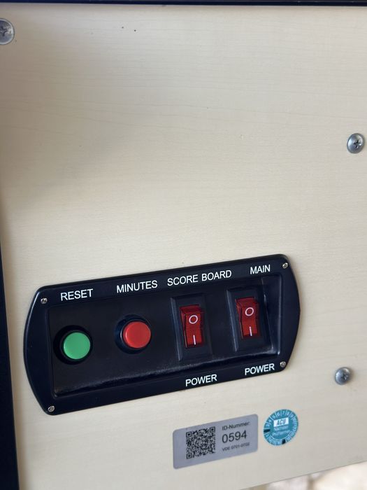 Продавам маса за въздушен хокей в отлично състояние Air Hockey