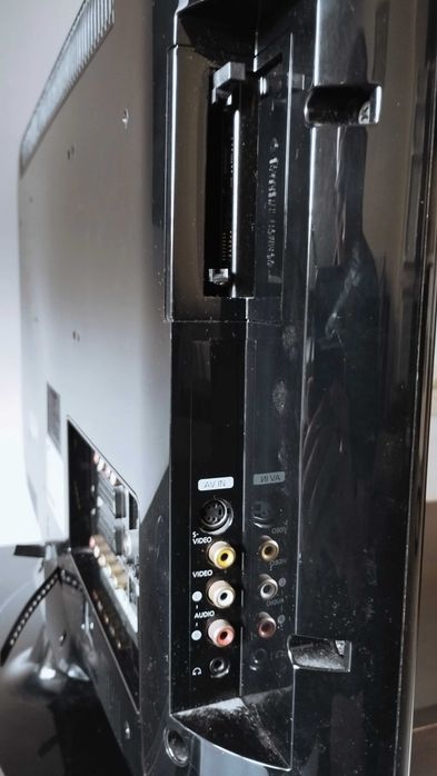 SAMSUNG 26 инчов ТВ с дистанционно